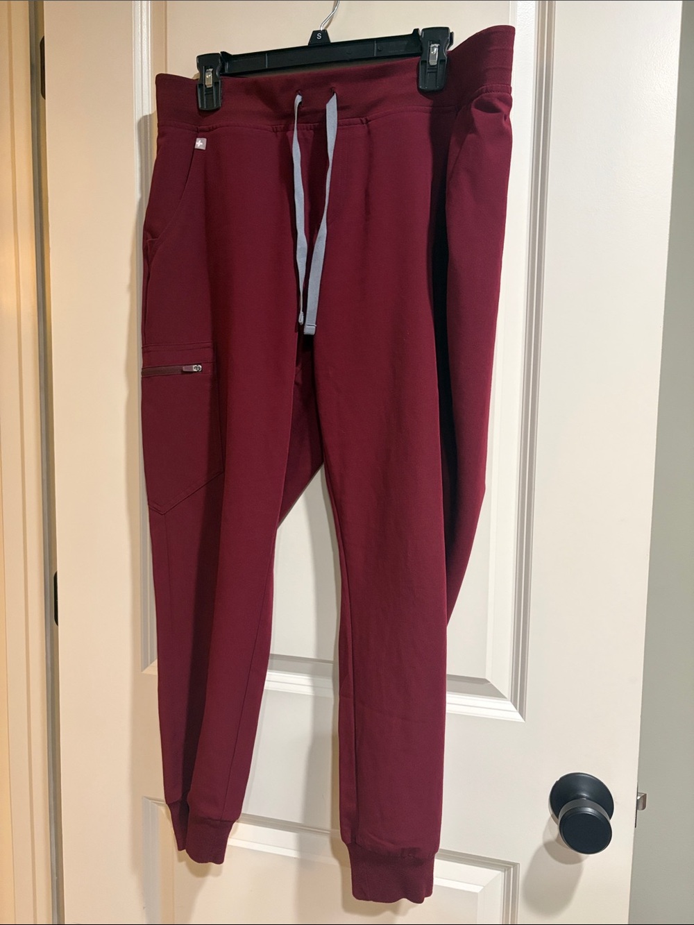 Figs women's Maroon Drawstring Joggers with Zip Pocket- Large Petite